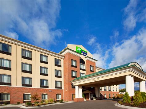 Holiday Inn Express & Suites Utica .